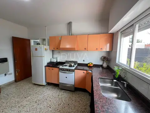 Casa en Alquiler con 1 cochera