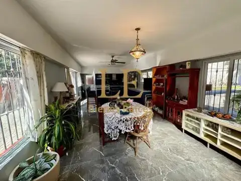 Casa en Alquiler con 5 cocheras