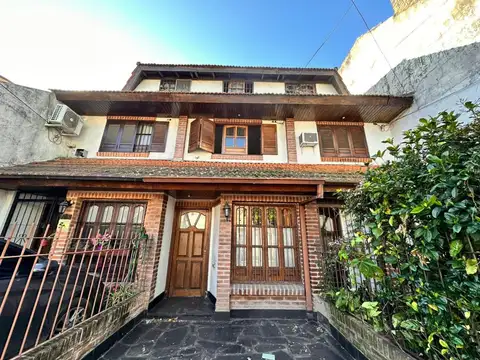 Venta Triplex 4 ambientes con Cochera y Jardin