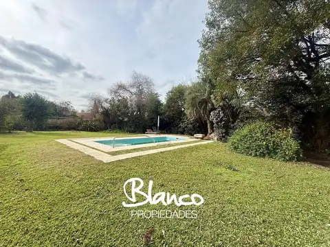 Casa en Alquiler con 2 cocheras