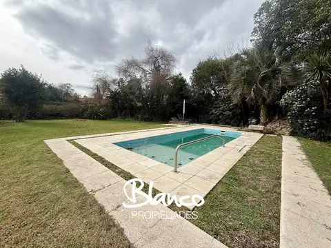 Casa 9 ambientes con 5 baños