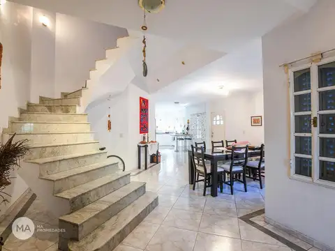 Casa 3 Dormitorios Jardín y Pileta - Saavedra 2300 - Barrio Cura Rosario | Venta