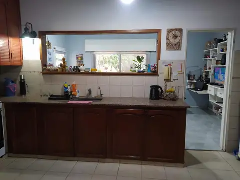 Casa 4 ambientes con 2 baños