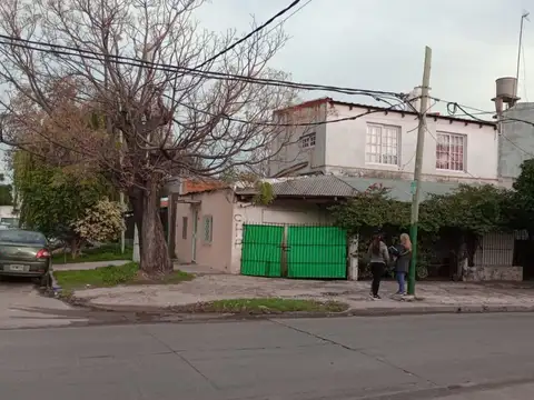 3 departamentos sobre calle comercial!!!