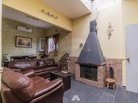 Casa 5 ambientes con 2 baños