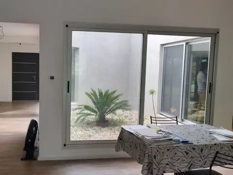 Casa en Venta con 4 cocheras