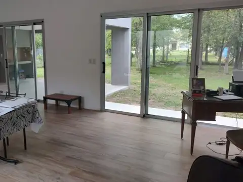 Casa 5 ambientes con 4 baños