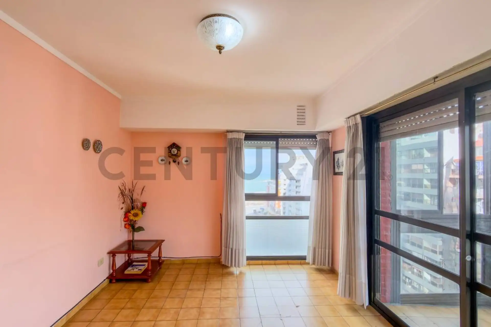 Venta de departamento 3 ambientes al frente con cochera, Centro