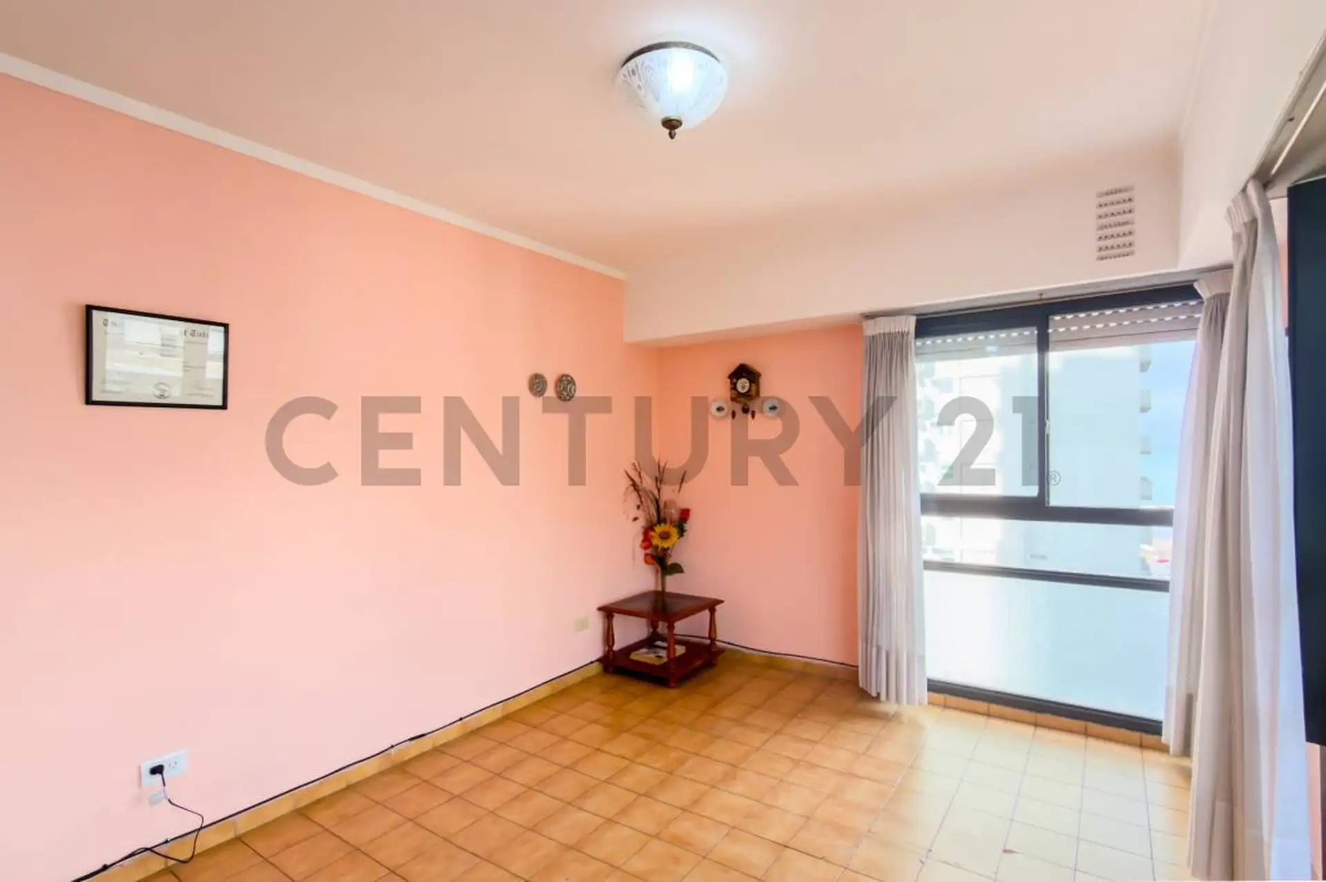 Venta de departamento 3 ambientes al frente con cochera, Centro