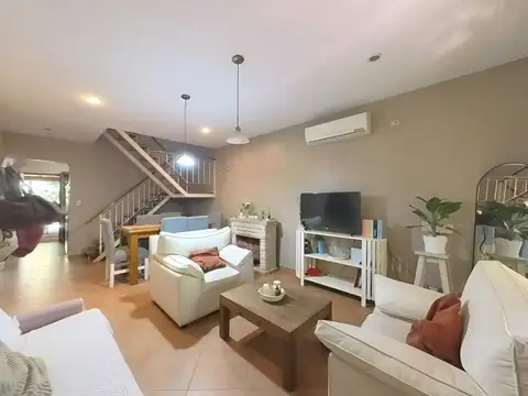 Casa 4 ambientes con 2 baños