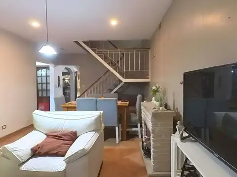 Venta casa en Hurlingham 4 ambientes, apto credito