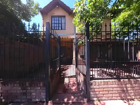 Venta casa en Hurlingham 4 ambientes, apto credito