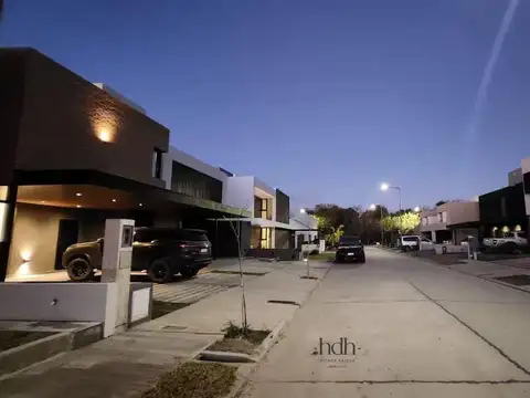 Casa en Alquiler 1 año