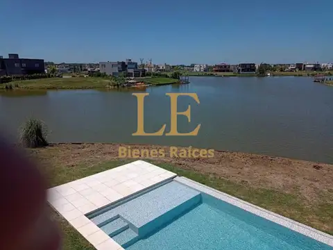 Casa en Venta con 5 cocheras