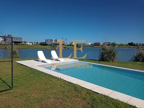 Casa 6 ambientes con 4 baños