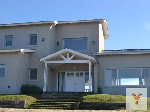 Casa en venta - 4 Dormitorios 4 Baños - 334Mts2 - Costa Esmeralda, Pinamar