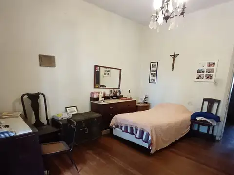 Casa 8 ambientes con 1 baño