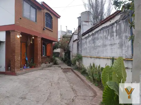 Casa en venta - 2 Dormitorios 1 Baño - Cochera - 82Mts2 - Córdoba