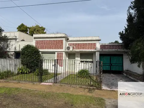 Casa en venta de 2 dormitorios c/ cochera en La Plata