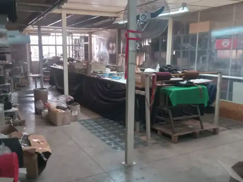 Galpon en Venta 40  mts Fondo