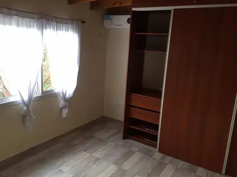 Casa en Alquiler con 1 cochera