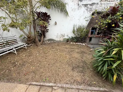 VENTA CASA 3 AMBIENTES CON PARQUE EN RAMOS MEJIA APTO CREDITO