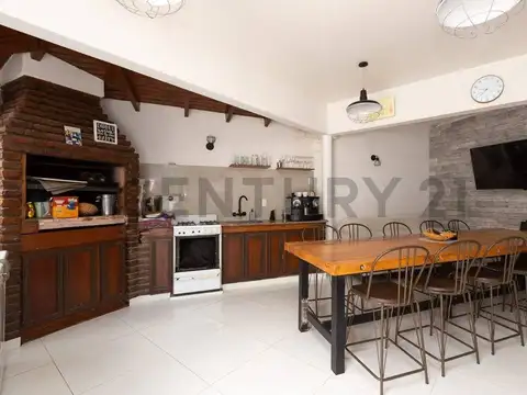 Casa 4 ambientes con 3 baños