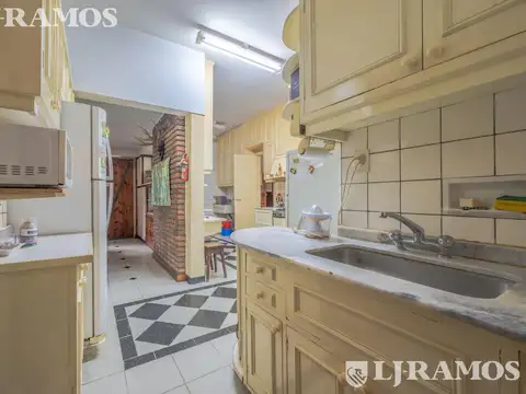 CASA EN EXCELENTE LOTE DE 2009 M2 EN LOMAS DE SAN ISIDRO (LOMAS JOCKEY)