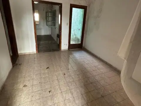 Casa 6 ambientes con 2 baños