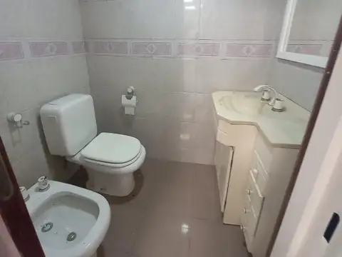 Oficina 4 ambientes con 2 baños