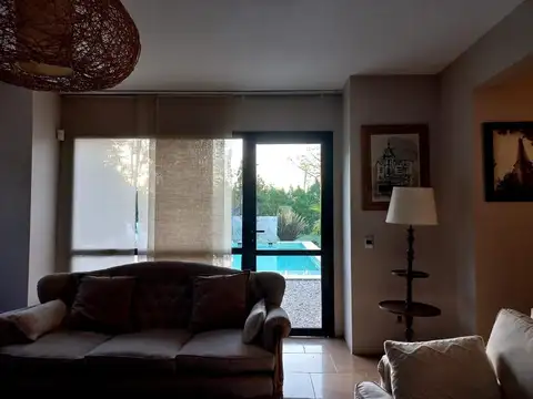 Casa  en Venta en Los Jazmines, Pilar del Este, Pilar