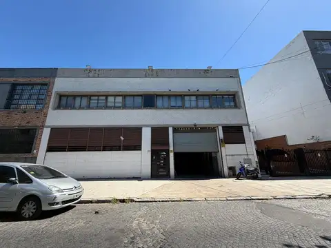 Deposito en venta - 2076 m2 C/Red de incendios - Floresta.
