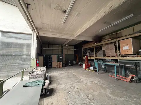 Deposito en venta - 2076 m2 C/Red de incendios - Floresta.