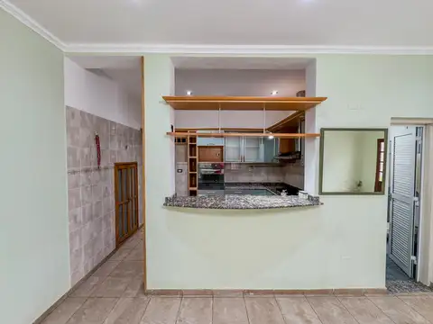 Casa 10 ambientes con 5 baños