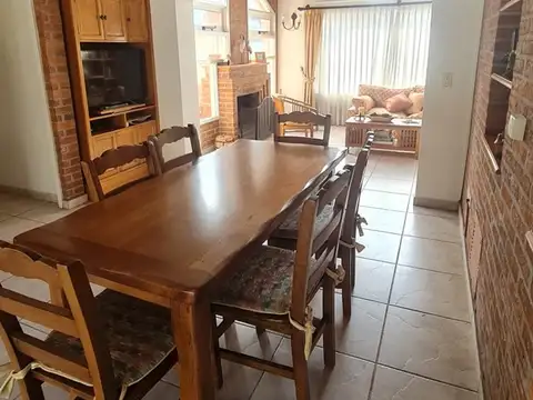 Casa 5 ambientes con 3 baños