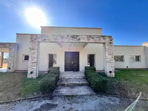 Casa 7 ambientes con 4 baños