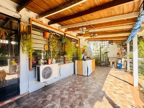 Venta Casa Con Jardin, Patio y Quincho 