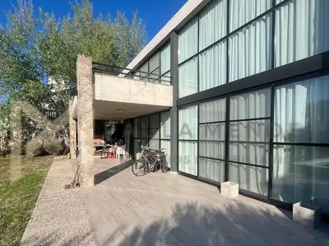 Casa en Venta en Loma Verde, USD 360.000