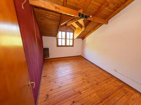 Casa en Alquiler con 2 cocheras