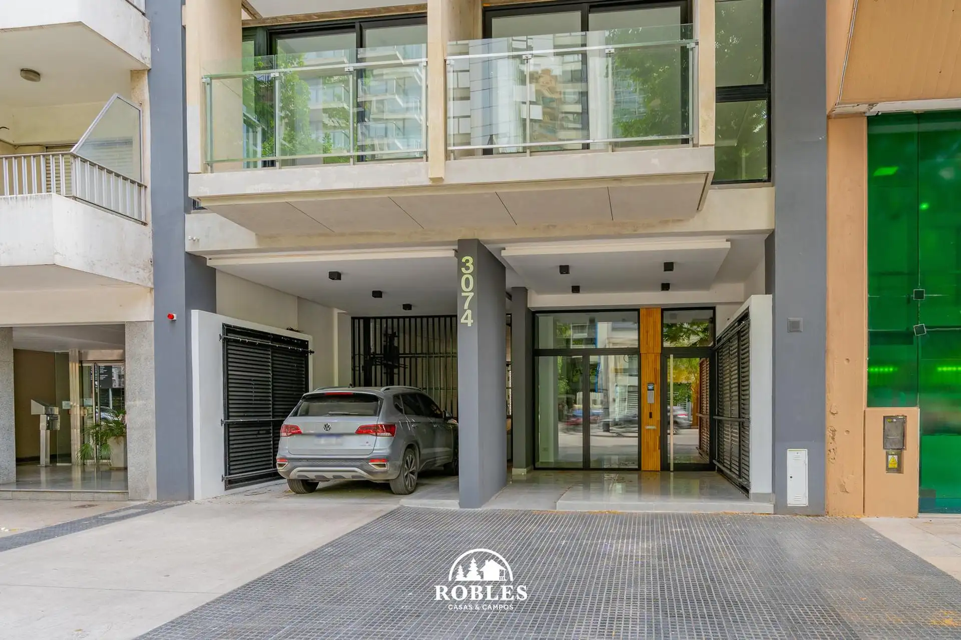 Semipiso dos ambientes sobre Av. Colon