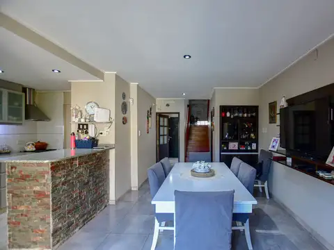 Casa 5 ambientes con 1 baño