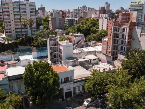 CASA VENTA A RECICLAR O LOTE PB y 6 pueyrredon 500