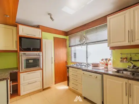Departamento 4 ambientes con 2 baños