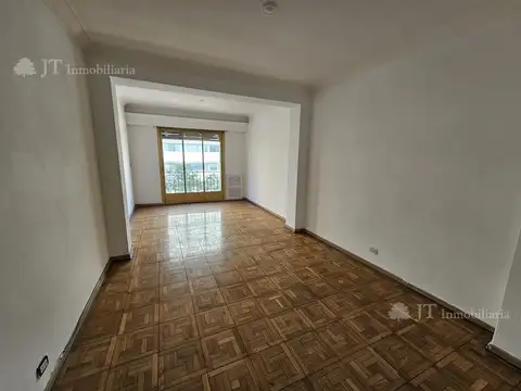 EXCELENTE DEPARTAMENTO DE 5 AMBIENTES CON DEPNDENCIAS DE SERVICIO Y COCHERA