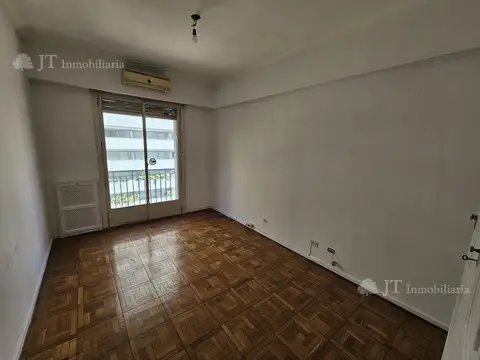 EXCELENTE DEPARTAMENTO DE 5 AMBIENTES CON DEPNDENCIAS DE SERVICIO Y COCHERA