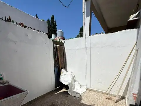 Depto Tipo Casa en Alquiler en Banfield, $ 650.000