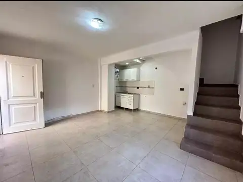 Departamento en venta - 2 Dormitorios 1 Baño - 42Mts2 - Castelar