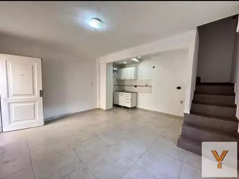 Departamento en venta - 2 Dormitorios 1 Baño - 42Mts2 - Castelar