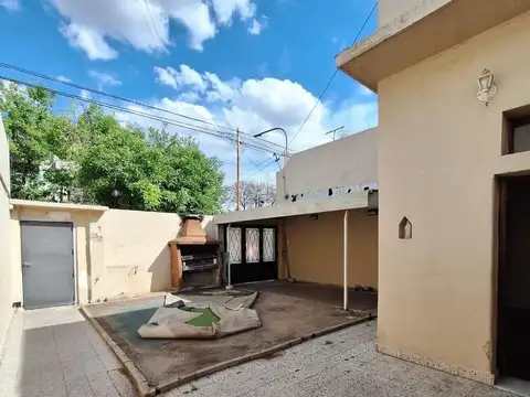 MIRANDA 5600 CABA.CASA 4 AMB. LOTE PROP.8.66 X 20 GRAN PATIO