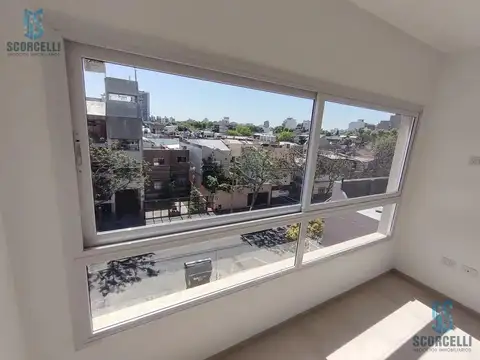 Moderno Ambiente de 30 m2 / Muy Luminoso al frente/ SUM con parrilla.